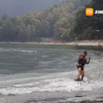 Atlet Muda Berlatih Ski Air di Sarangan, Wisatawan Dapat Tontonan Baru