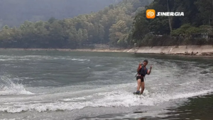 Atlet Muda Berlatih Ski Air di Sarangan, Wisatawan Dapat Tontonan Baru