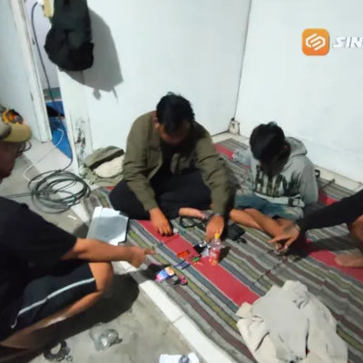 Polres Madiun Gerebek Rumah Kontrakan Yang Disinyalir Sebagai Sarang Konsumsi Narkotika di Bajulan